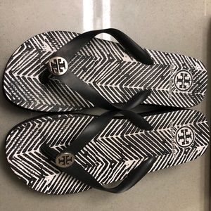 Tory Burch black white flip flops size 8